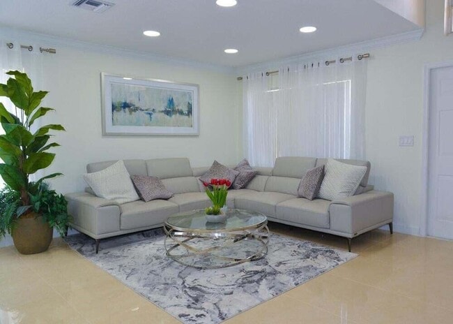 Building Photo - 6125 NW 40th St