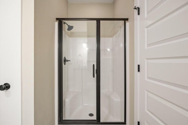 Building Photo - Spacious 4-Bedroom Dream Home – Perfect fo...