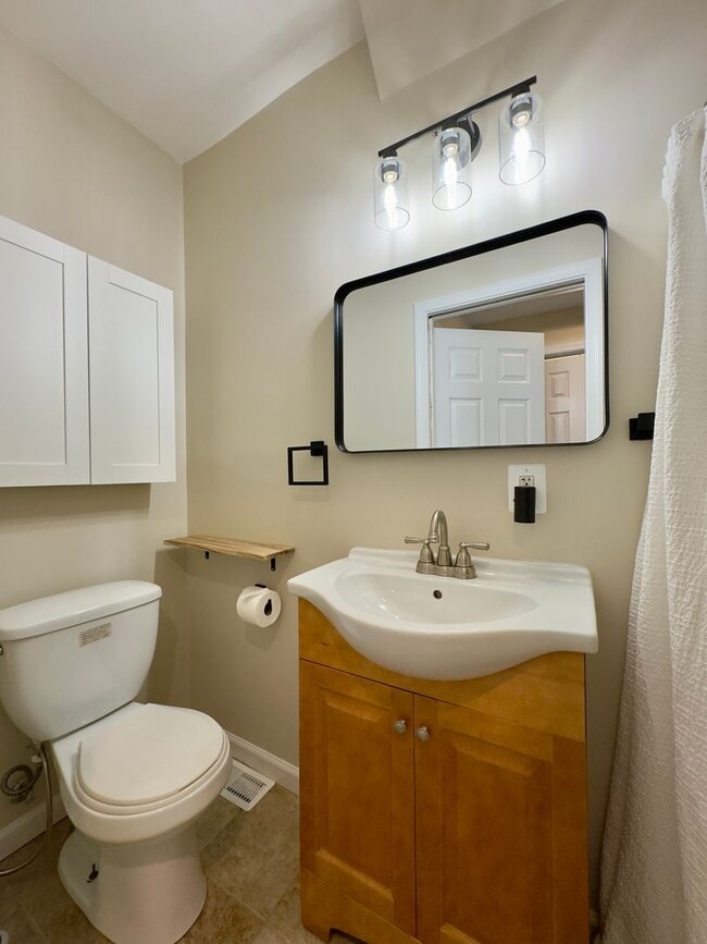 Building Photo - Two-Bedroom Townhome next to Patterson Park!