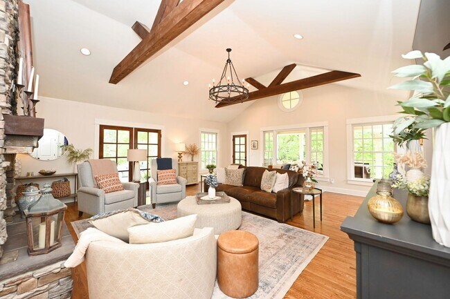 Building Photo - **RARE BRENTWOOD FIND, A MASTERCLASS IN ELEGANT SOUTHERN DESIGN**