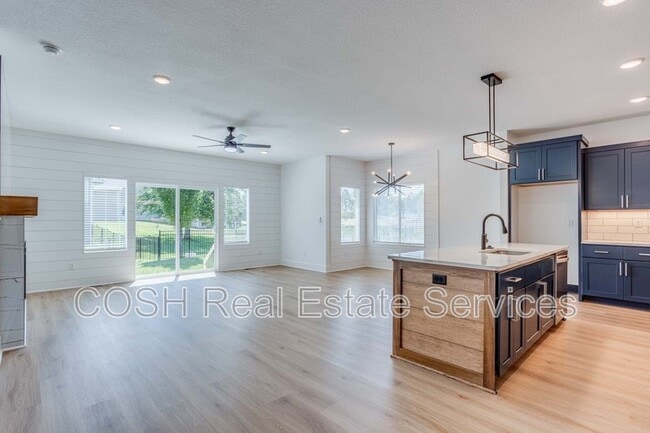 Building Photo - 3554 N Tyler Ct