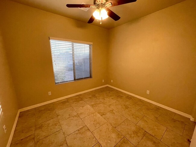 Building Photo - Beautiful 3 Bedroom Home in Central Kingman!