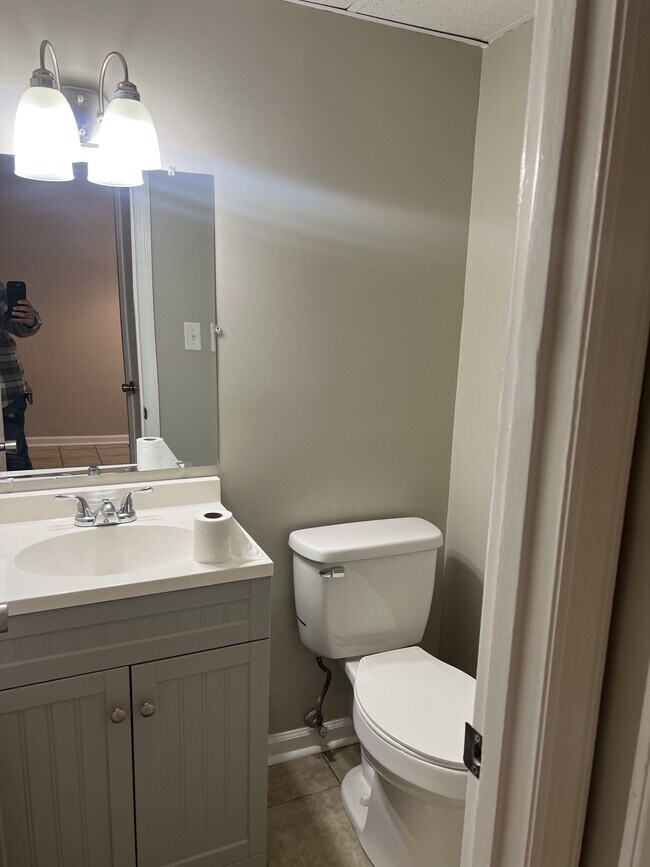 Building Photo - 4815 Frontage Rd NW