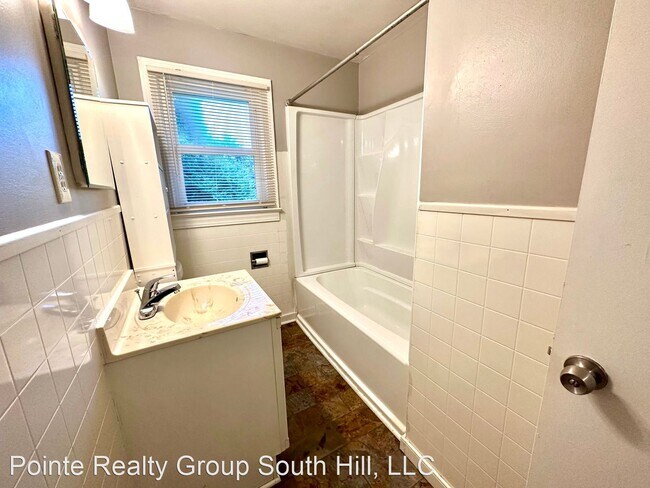 Building Photo - 3 br, 2 bath House - 479 Dundas Road
