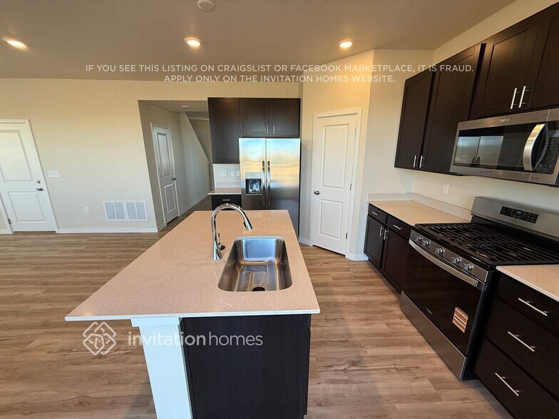 Building Photo - 850 Mesic Ln