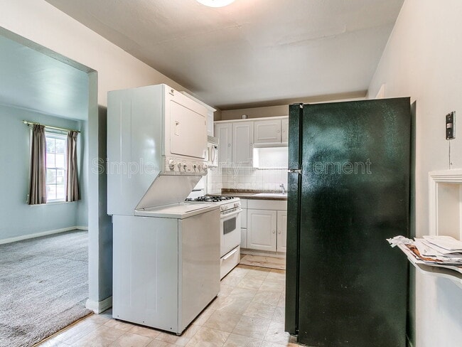 Building Photo - 810 N Marshall Dr