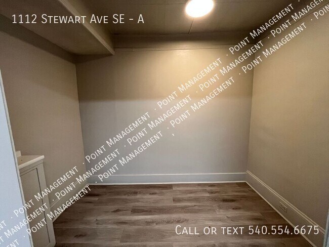 Building Photo - 1112 Stewart Ave SE