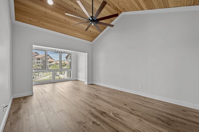 Building Photo - 3505 Harbor Dr