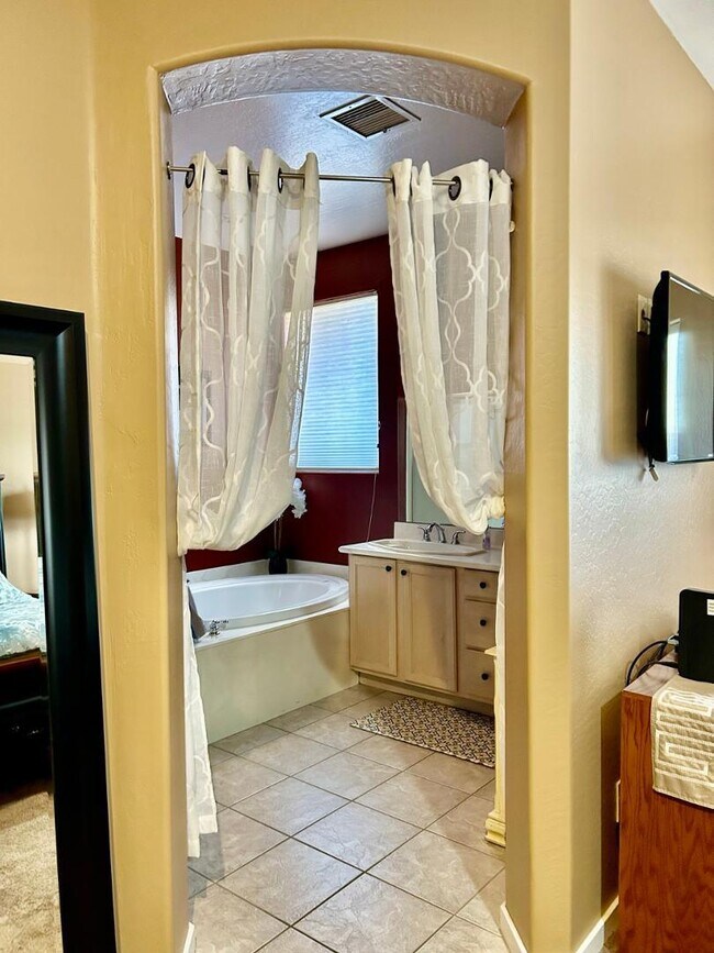 Building Photo - 1040 Crown Ridge Rd