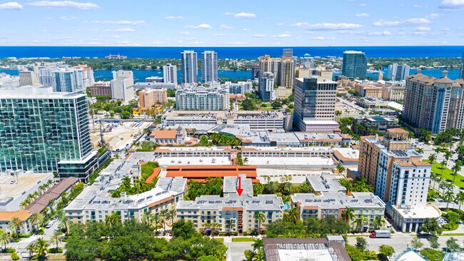 Building Photo - 720 S Sapodilla Ave