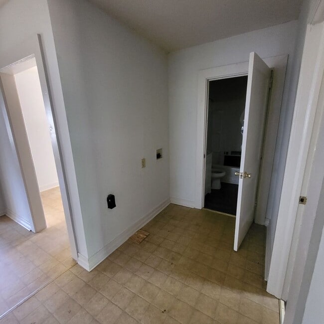 Building Photo - 120 Hillcrest Dr