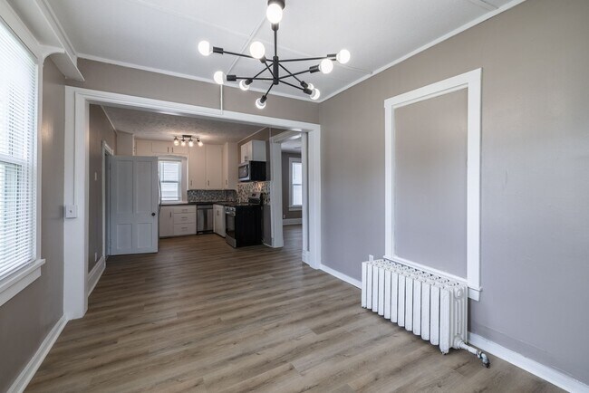 Building Photo - 5 Bedroom 2.5 Bath Midtown Home