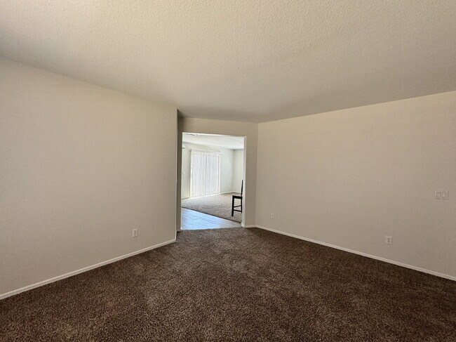 Building Photo - 46067 W Sheridan Rd