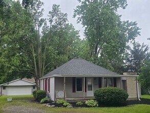 Building Photo - 3 Bedroom Home in Champaign!