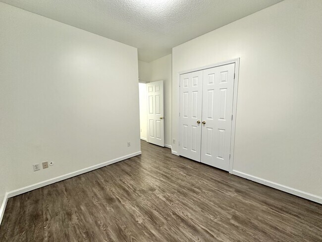 Building Photo - 3972 Gavick Dr