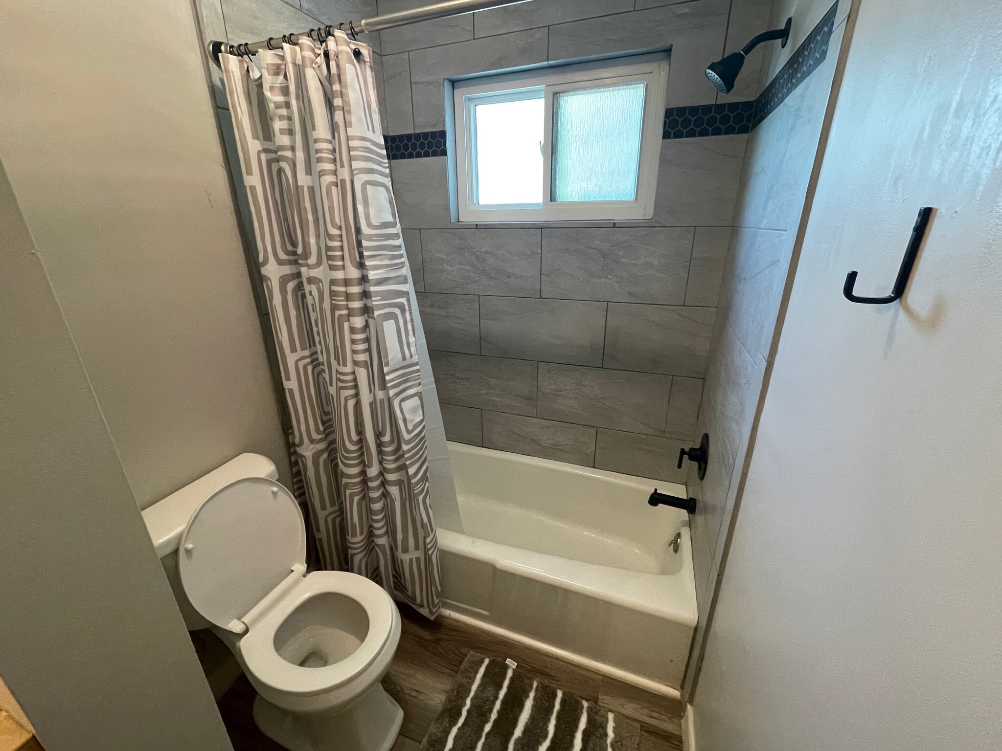 Building Photo - 640 S Sunset Dr