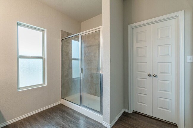 Building Photo - 9427 Somers Bend