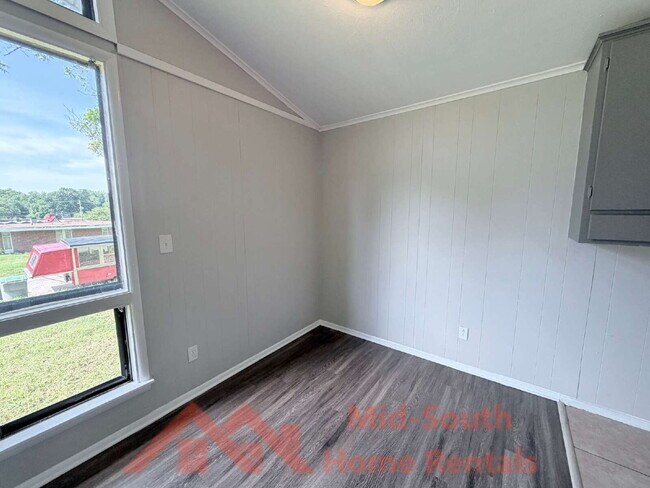 Building Photo - 2298 Dells Ave