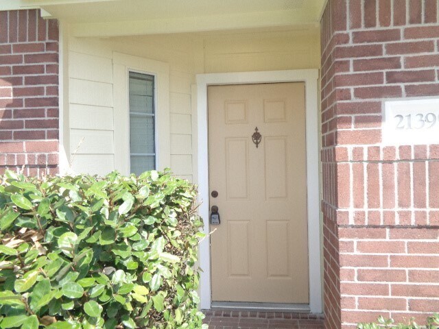 Building Photo - 21399 Forest Colony Dr