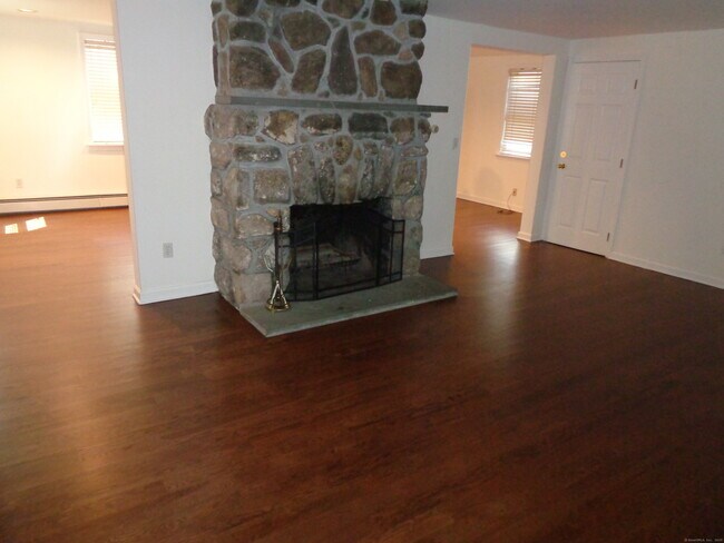 Building Photo - 531 Hollow Tree Ridge Rd