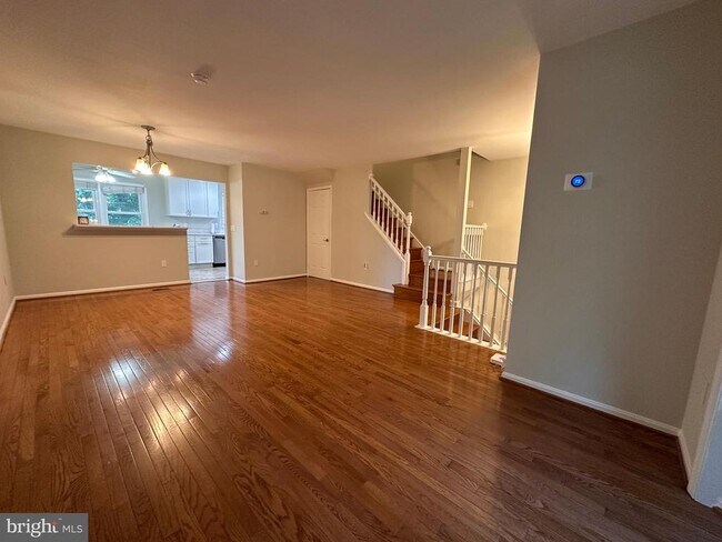 Building Photo - 13 Carriage House Cir