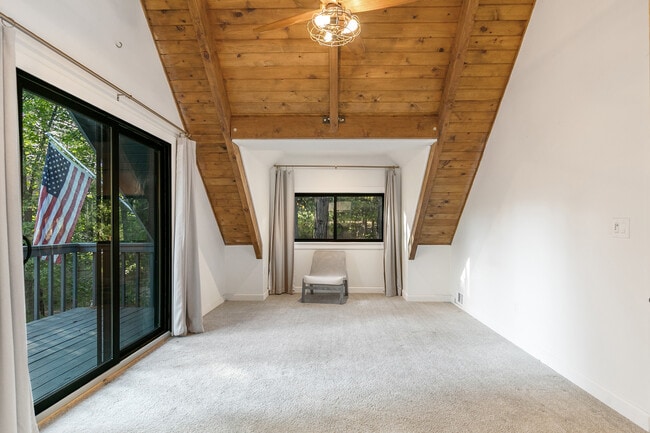 Building Photo - 644 N Grass Valley Rd