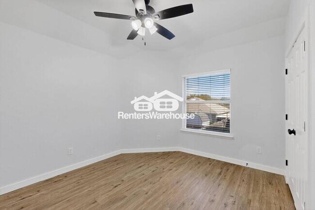 Building Photo - MOVE IN READY Denton Home