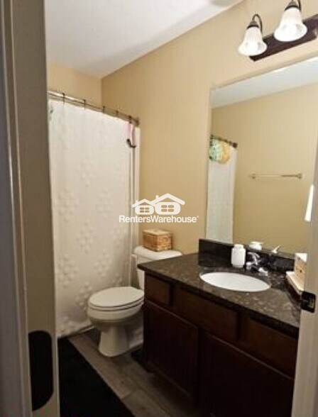 Building Photo - 165 SE Pleasant View Dr