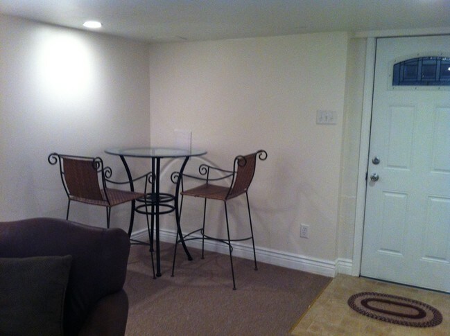 Building Photo - 7015 Sutherland Ave