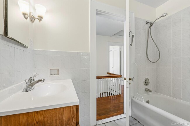 Building Photo - 15 Ferncliff Rd