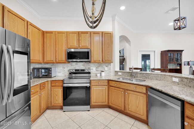 Building Photo - 526 Oakmont Dr