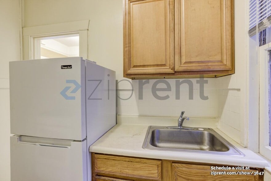 Building Photo - Unit 24