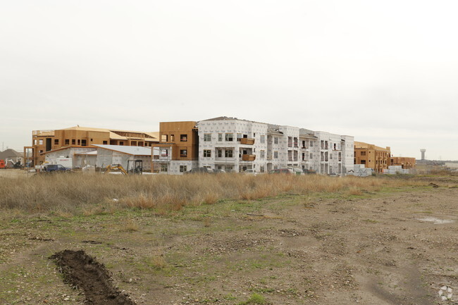 Building Photo - Lantower Legacy Lakes