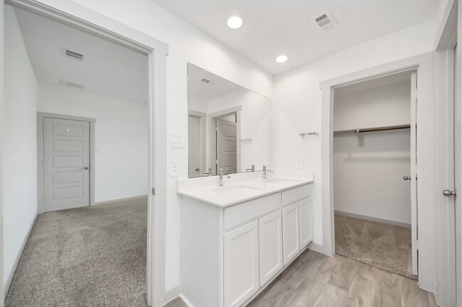 Building Photo - 7806 Cattleman Vly Dr