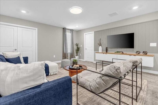 Building Photo - 9052 Sommerset Hills Dr