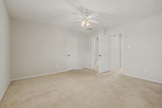 Building Photo - 16011 Belleshire Glen Ln