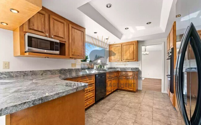 Building Photo - 4 Bedroom in Reno!!!  Great Location!