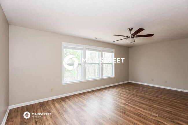 Building Photo - 4 Bedroom Pet-Friendly Home in Charlotte, NC with Main Street Renewal