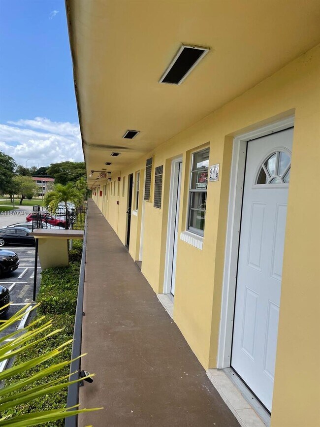 Building Photo - 2815 NE 201st Terrace