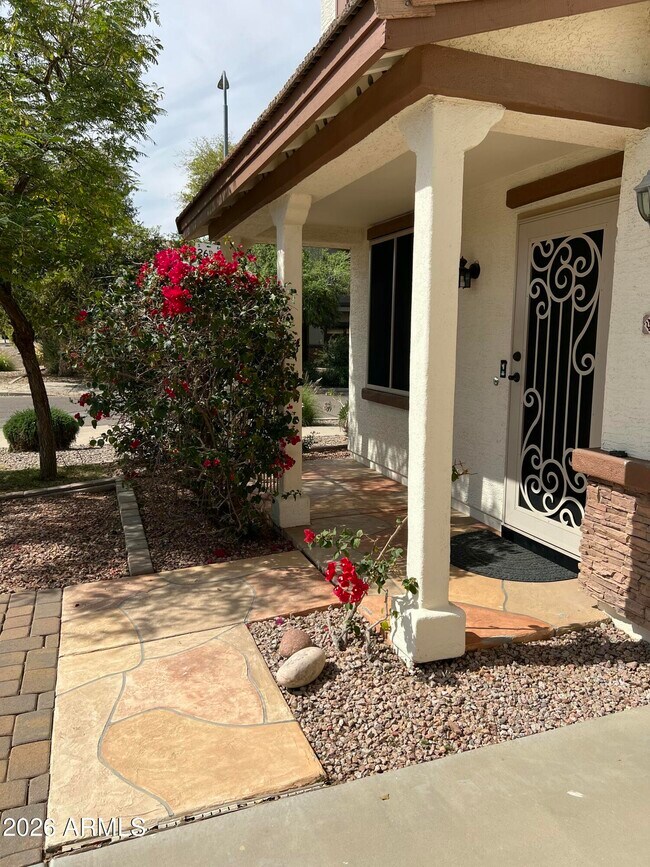 Building Photo - 2552 W St Catherine Ave