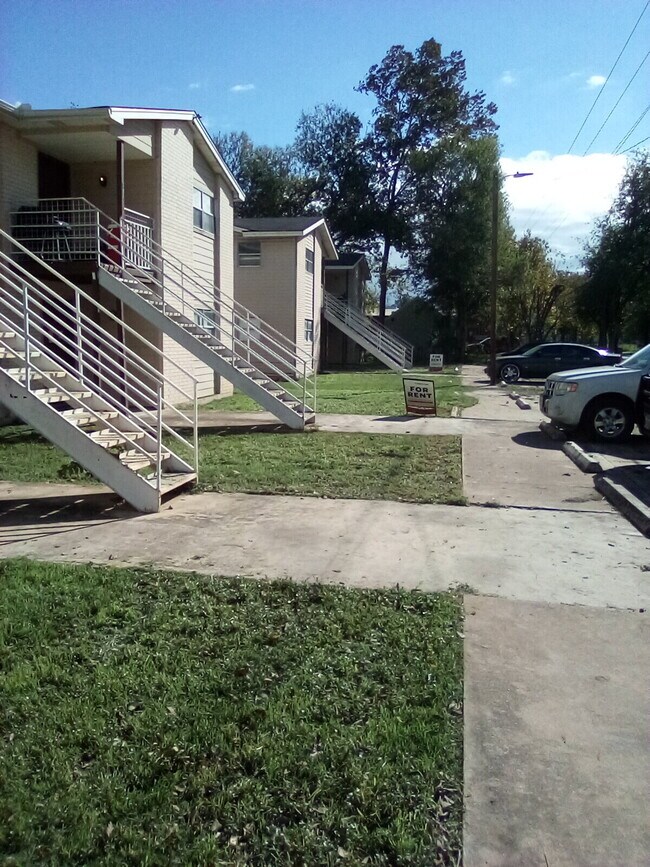 Building Photo - Pecan Cove Apartments – Hidden Gem - Secluded - Tranquil - 2 Bedroom Apartment homes located on a...