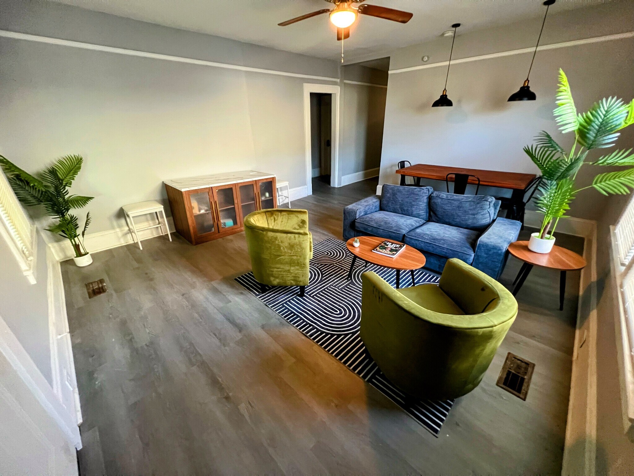 Building Photo - 1933 James Ave