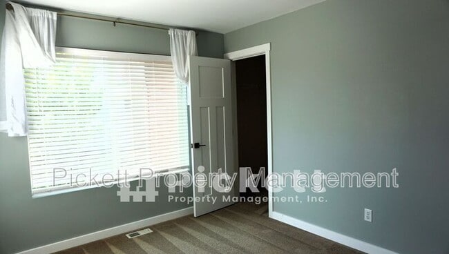 Building Photo - 535 NW Stendahl Ct