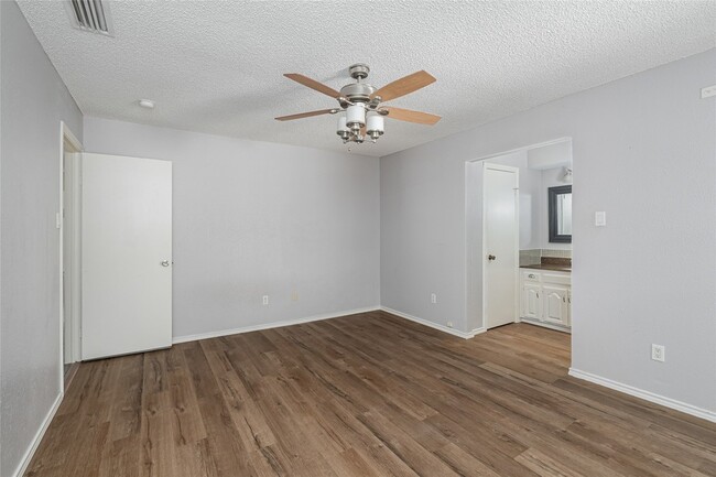 Building Photo - 5309 Heather Glen Dr