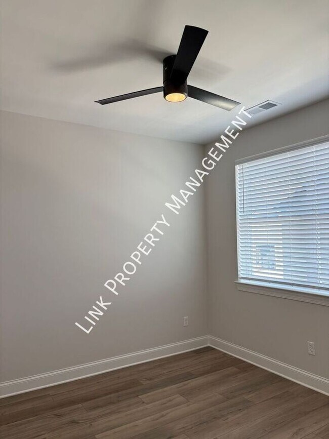 Building Photo - Brand New Townhome 3/3 Downtown near UTC and Erlanger