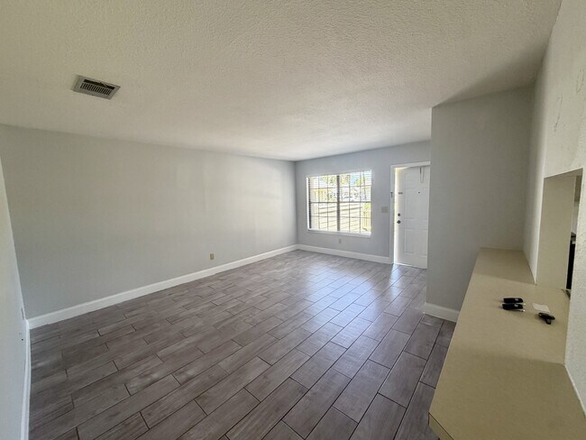 Building Photo - 1590 SE Dewberry Ct