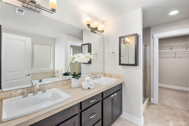 Building Photo - Modern Lynnwood Home with Flexible Bonus Space and Fenced Backyard