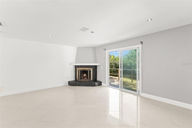 Building Photo - 4426 Helena St NE