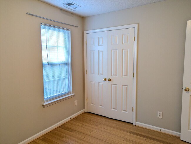 Building Photo - Move in Ready Ranch in Tall Oaks