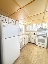 Building Photo - 321 Lake Evelyn Dr